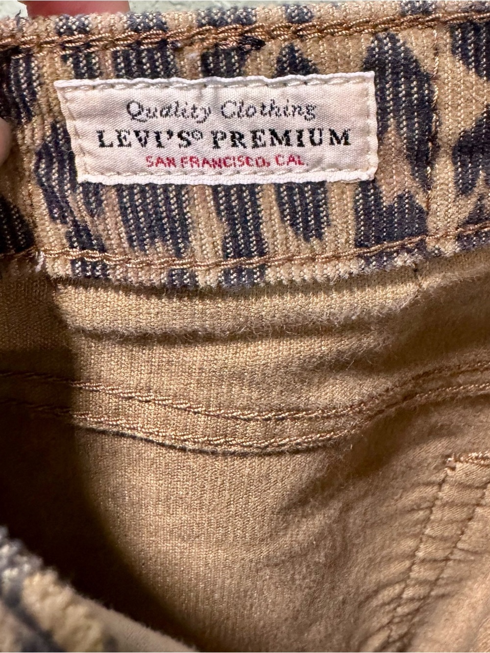 Levi's Straight Leg Leopard Print Pants in Tan and Black 27 - Picture 6 of 6